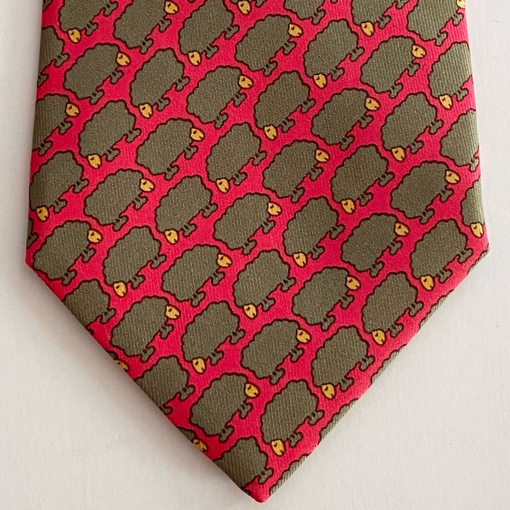 HERMÈS Paris 7367 PA Red Multi Lamb Sheep Print 100% Silk Tie Necktie